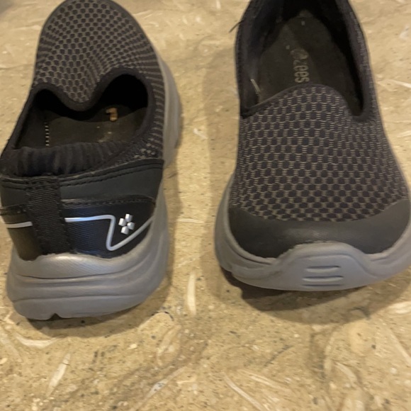 GREY/BLACK BZEES SLIP ON SNEAKERS - Picture 4 of 6